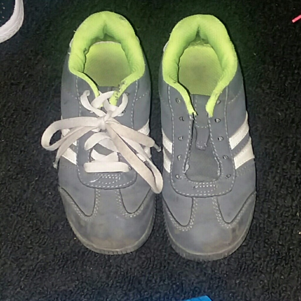 Boys shoes